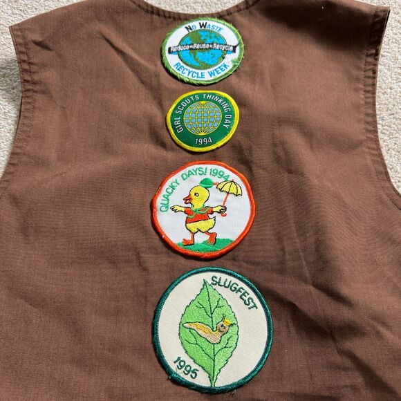 Vtg. Girl Scouts Brownie Vest Girls Medium (10-12) Brown With Patches Sleeveless - Picture 10 of 10
